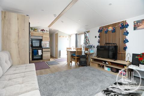 2 bedroom mobile home for sale, London Road, Pakefield, NR33