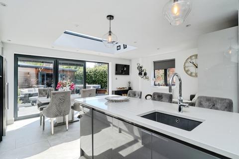 2 bedroom bungalow for sale, Deans Walk, Great Bookham, Leatherhead, Surrey, KT23