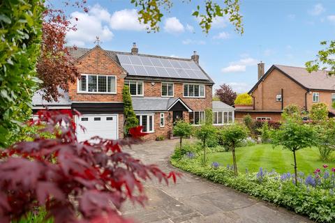 4 bedroom detached house for sale, 16 Meadow Drive, Prestbury, SK10