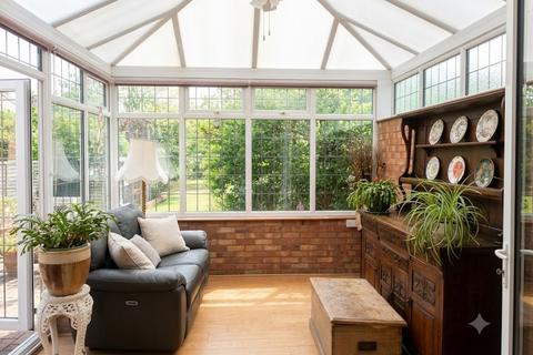 3 bedroom semi-detached house for sale, Kineton Green Road, Solihull, West Midlands, B92
