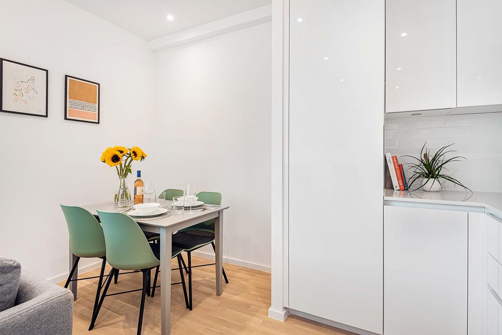Spacious 1 Bed Apartment | Bills Included at Gravity Co., Reading, 59-74 Queens Road RG1 - View 4