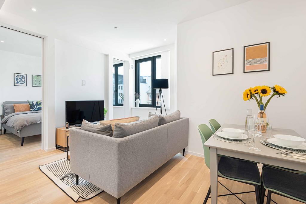 Spacious 1 Bed Apartment | Bills Included at Gravity Co., Reading, 59-74 Queens Road RG1 - View 5