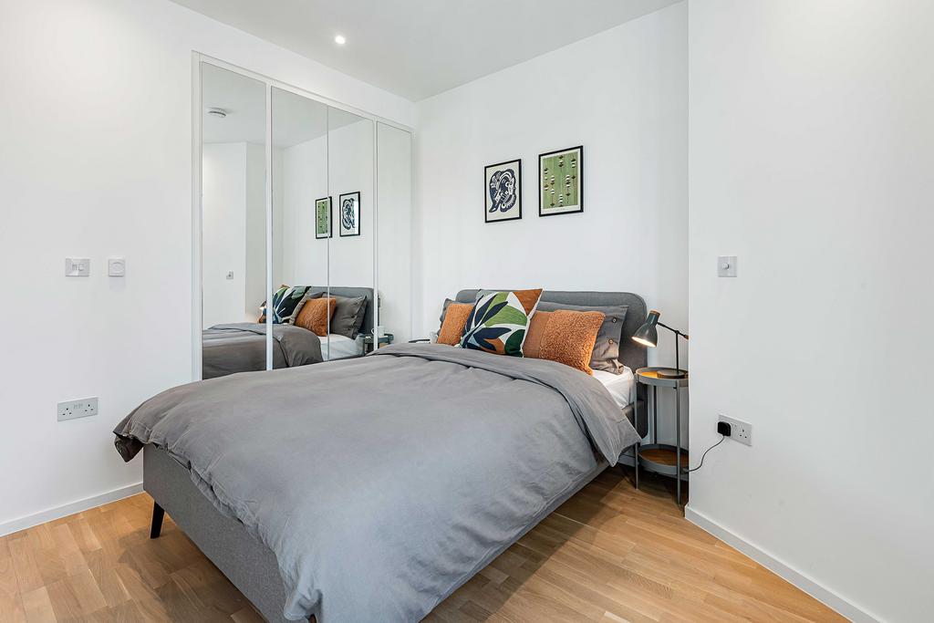 Spacious 1 Bed Apartment | Bills Included at Gravity Co., Reading, 59-74 Queens Road RG1 - More