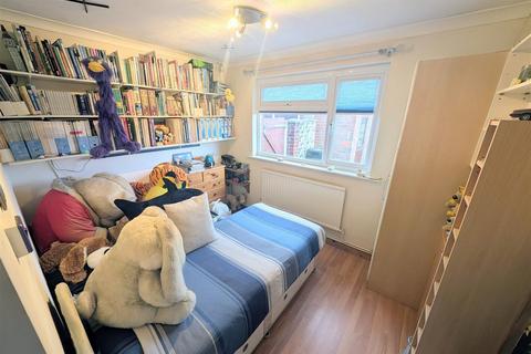 3 bedroom bungalow for sale, Pallance Road, Northwood PO31