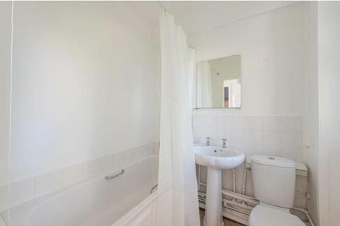 Studio to rent, Boone Street London SE13