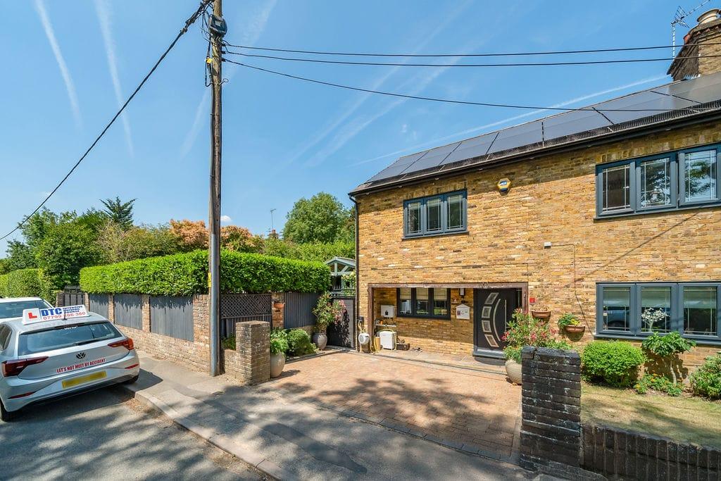 Detached house exterior, driveway
