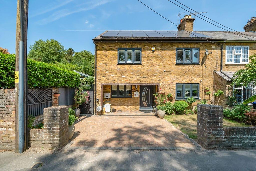 Detached house exterior, driveway