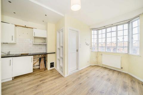 Studio for sale, Chelsea Cloisters, London SW3