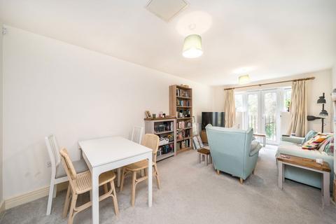 2 bedroom flat to rent, Lovelace Road, Surbiton KT6