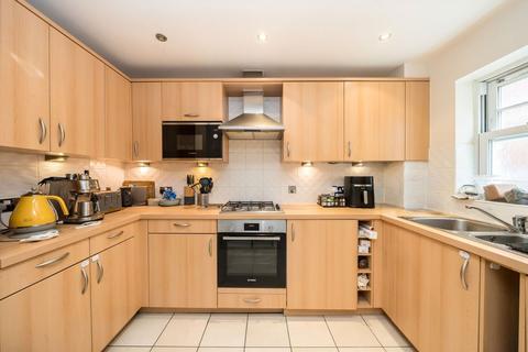 2 bedroom flat to rent, Lovelace Road, Surbiton KT6