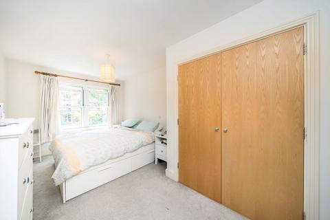2 bedroom flat to rent, Lovelace Road, Surbiton KT6