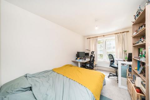 2 bedroom flat to rent, Lovelace Road, Surbiton KT6