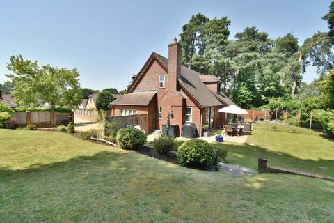 4 bedroom detached house for sale, Chander Close, Ferndown, BH22