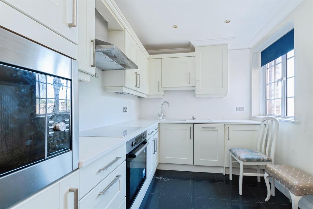 Apartment in Bournemouth - View 5