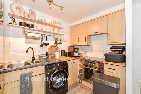 2 bedroom ground floor flat for sale, Page Court, Crawley RH10