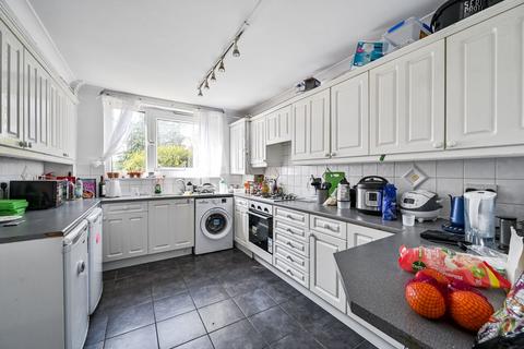 3 bedroom maisonette to rent, Roman Road, Bethnal Green, London, E2