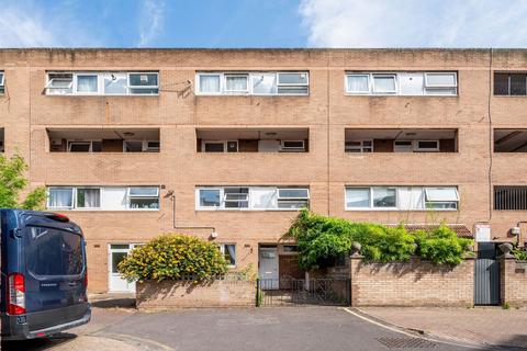 3 bedroom maisonette to rent, Roman Road, Bethnal Green, London, E2
