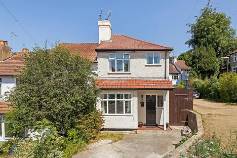 Commonwealth Road, Caterham CR3