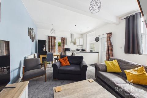 2 bedroom end of terrace house for sale, Percival Lane, Cheshire WA7
