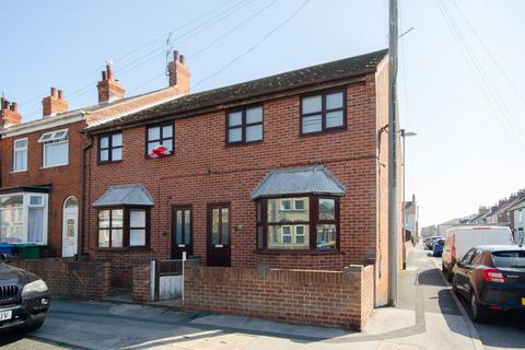 2 bedroom end of terrace house for sale, Arthur Street, WITHERNSEA