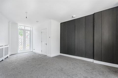 4 bedroom end of terrace house for sale, Endlebury Road, North Chingford
