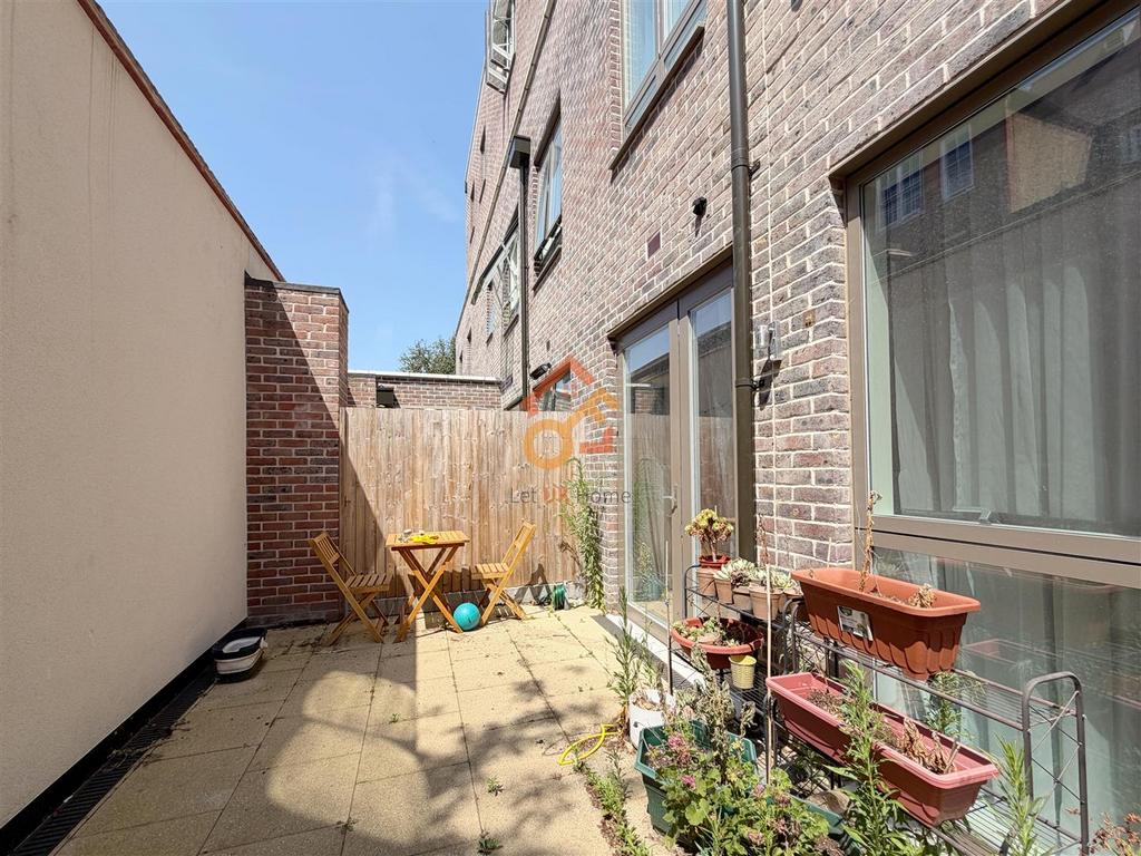 Apartment in London - View 5