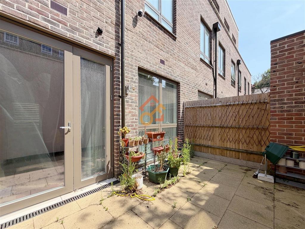 Apartment in London - More