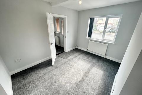 3 bedroom semi-detached house to rent, Southlea Avenue, Leamington Spa, CV31