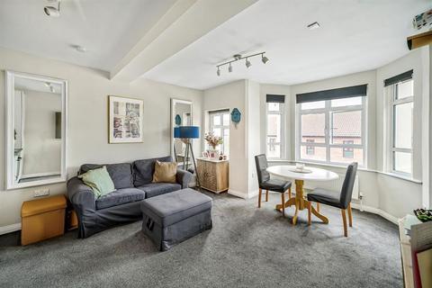 1 bedroom flat for sale, Curwen Road, London W12