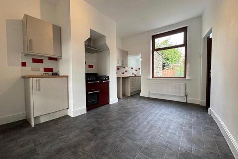 2 bedroom terraced house to rent, George Street, Cleckheaton, Bradford, BD19