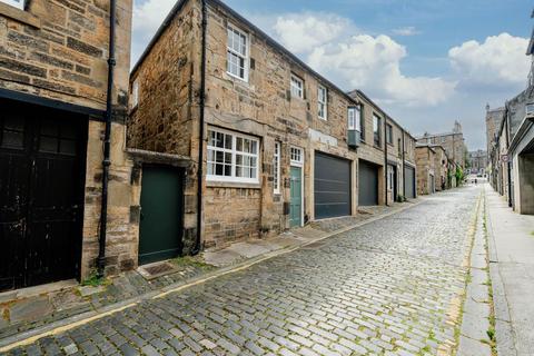 4 bedroom house to rent, Gloucester Lane, New Town,