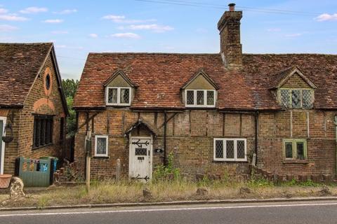 2 bedroom semi-detached house for sale, 15 Leighton Buzzard Road, Water End, Hemel Hempstead, Hertfordshire, HP1 3BH