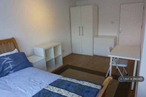 3 bedroom maisonette to rent, Outram Place, London, N1
