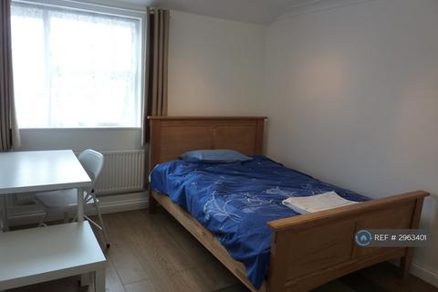 3 bedroom maisonette to rent, Outram Place, London, N1