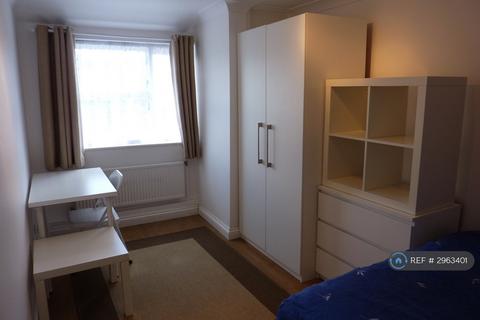 3 bedroom maisonette to rent, Outram Place, London, N1