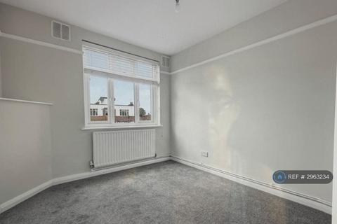 2 bedroom flat to rent, Hainault Road, London, E11