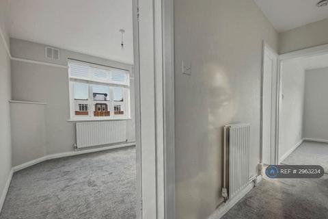 2 bedroom flat to rent, Hainault Road, London, E11