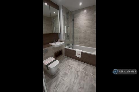 3 bedroom flat to rent, Aven Apartments, London, NW9