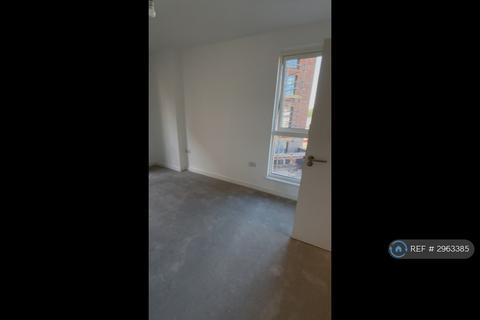 3 bedroom flat to rent, Aven Apartments, London, NW9