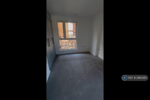 3 bedroom flat to rent, Aven Apartments, London, NW9