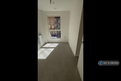 3 bedroom flat to rent, Aven Apartments, London, NW9