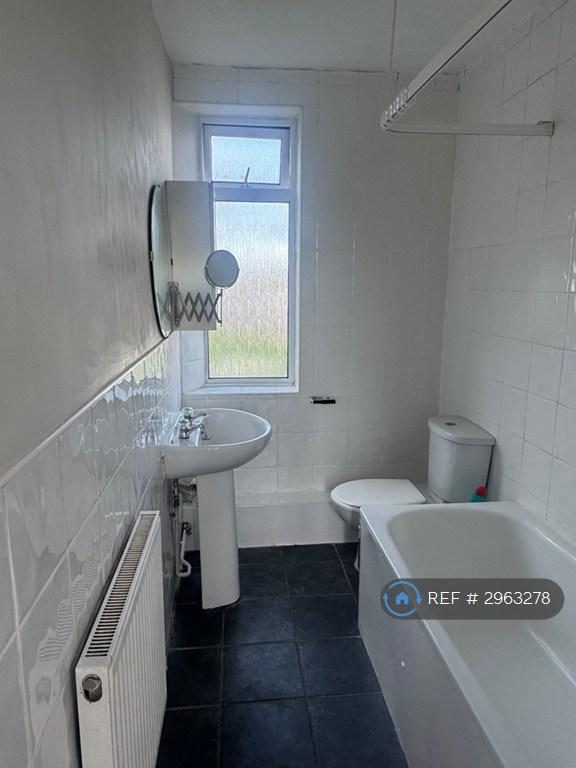 Hainault Road, London, E11 – pohled 2