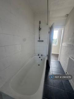 1 bedroom flat to rent, Hainault Road, London, E11