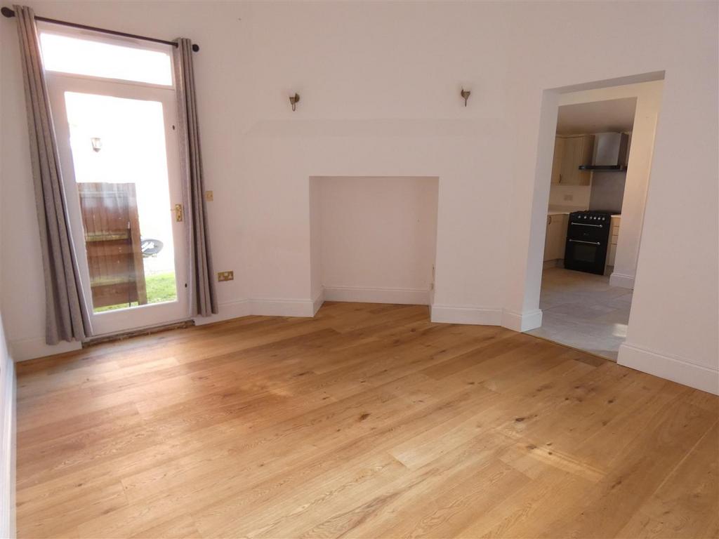 Apartment in Cambridge, Petersfield - View 5