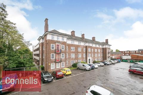 1 bedroom flat to rent, Bishopric Court, Horsham, RH12