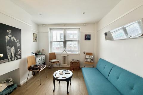 1 bedroom flat to rent, Bishopric Court, Horsham, RH12