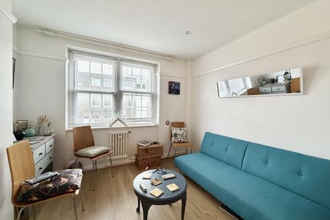 1 bedroom flat to rent, Bishopric Court, Horsham, RH12