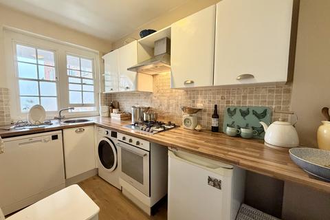 1 bedroom flat to rent, Bishopric Court, Horsham, RH12