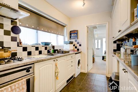 4 bedroom semi-detached house to rent, Percy Road, Kenilworth