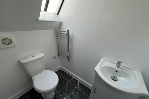 Studio to rent, Butterworth Street, Swindon